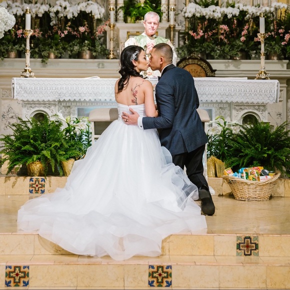 Ballgown wedding dress no brand but custom - Picture 6 of 7